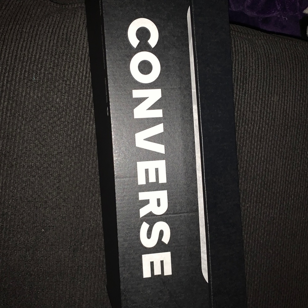 Unisex converse. Mens size 10. Women’s size 12